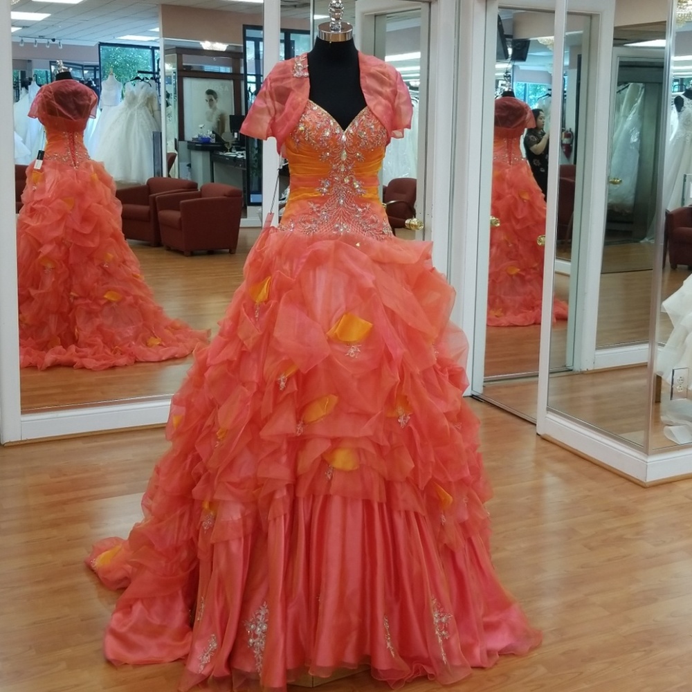 Cherry-gold quinceanera celebration dress - Picture 4 of 6